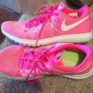 Nike Pink Tennis Shoes